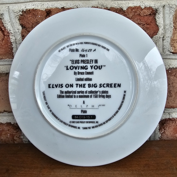 Elvis Collectors Plates - Picture 2 of 4